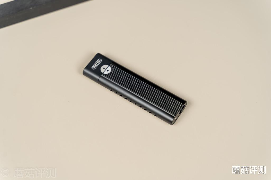 英特尔|极致冷静，高速稳定、优越者 M.2硬盘盒S209A 评测