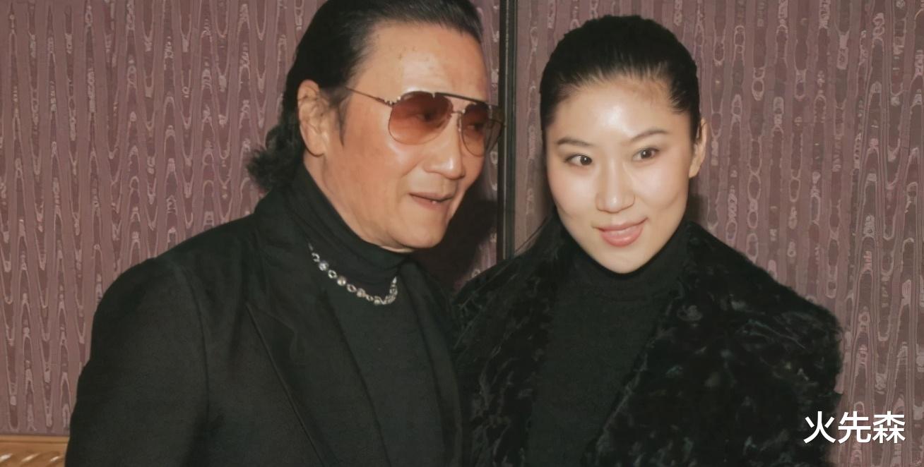 谢贤|60岁王刚自愧不如谢贤，今81岁他又当爹，谢霆锋回答显难堪