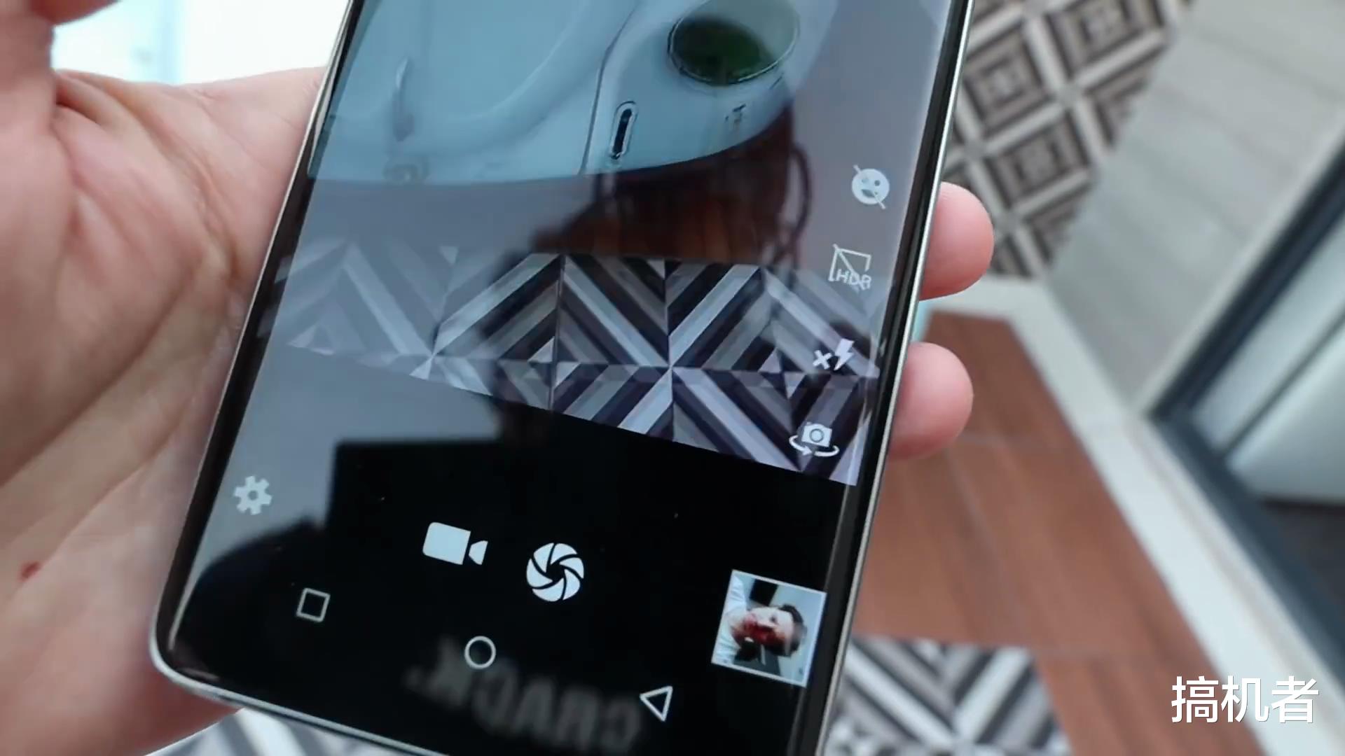 华为mate30▲华为Mate30Pro山寨机开箱评测：一眼就能看出与真机的差距