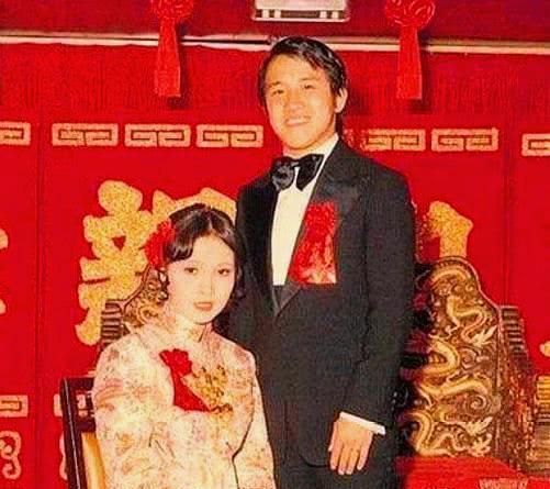 「曾志伟」曾志伟的两任妻子,一个同居14年未婚生2子,一个苦恋5年生2女