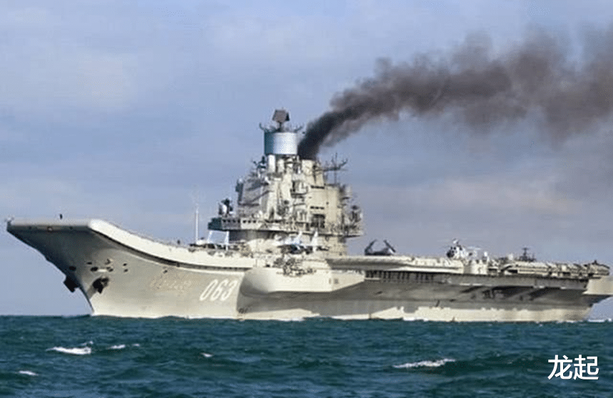 「核电站」80000吨新航母方案曝光：装配4座核反应堆，可搭载70架战斗机