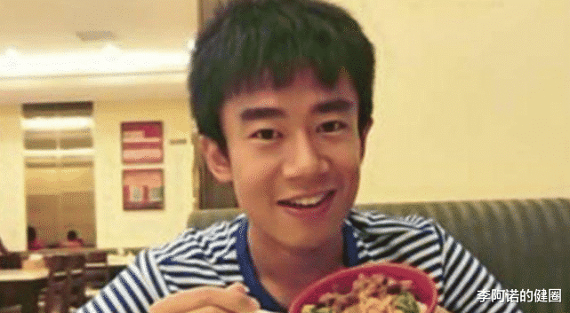 『李雪健』66岁李雪健妻子曝光，竟是我们熟悉的她，儿子长的太像他！