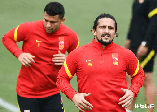 #国足#国足VS上港预计首发出炉！两大巨星领衔，高水平之战一触即发！