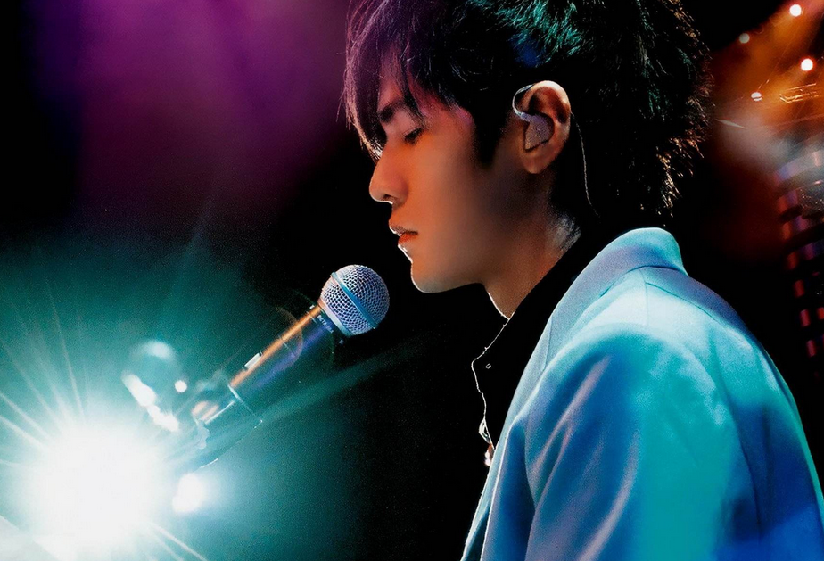 周杰伦|周深唱《烟花易冷》上热搜，周杰伦在华语乐坛的地位藏不住了！