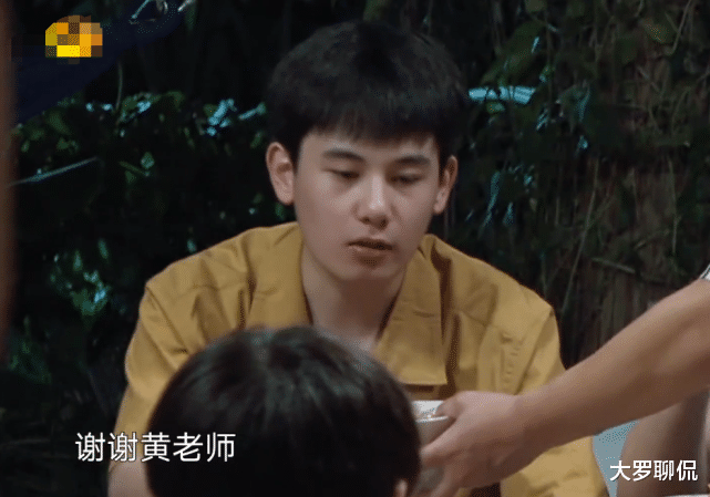 黄磊■黄磊的炸鲜奶一直被夸好吃，可谁注意盘子里剩余？一个个都能当影帝