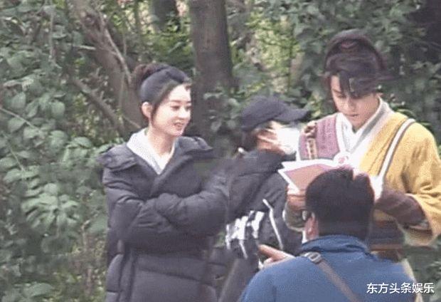 「赵丽颖」与周洁琼不和实锤？赵丽颖片场与其互不理睬，二人身材对比太惨烈