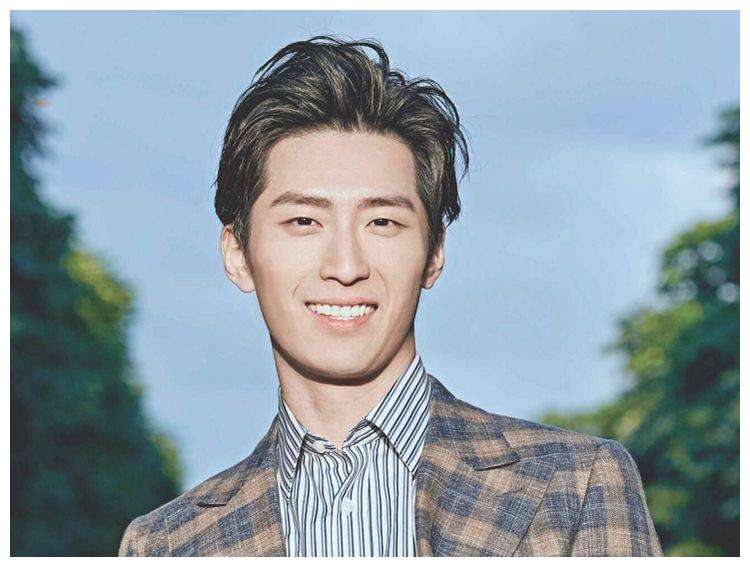 赌王|窦骁带何超莲回西安老家走亲戚，赌王家将陪嫁10个亿，男方5个大招搞定豪门！