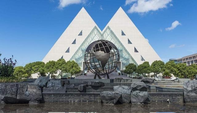 上海市|上海“易”被“忽略”的两所大学，录取分“不太高”，值得报考！