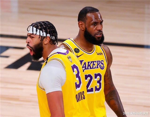 香港|浓眉为大哥出头被及时拉住!詹姆斯连拍六掌打醒他:别上了热火当