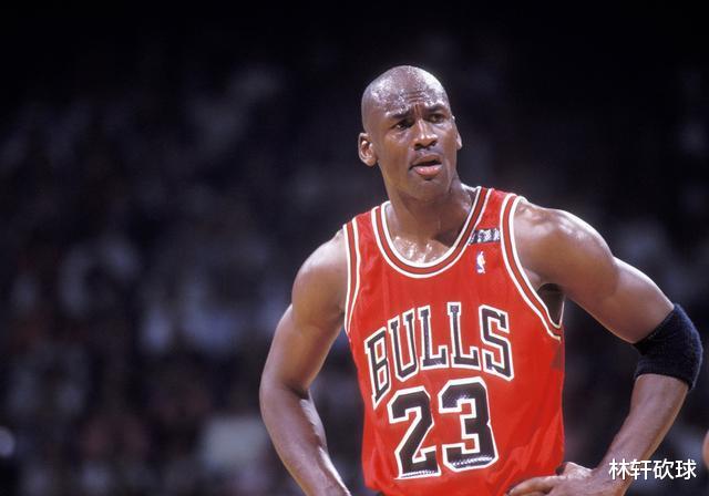 「公牛队」历史上唯一一支上个赛季还是总冠军，下个赛季就争状元签的球队