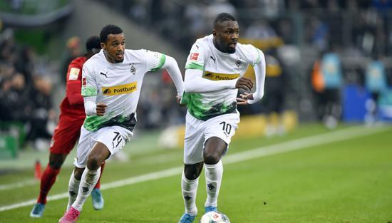 皇家马德里|图拉姆傻子式破门，皇马3人举报越位，回头一看气炸了