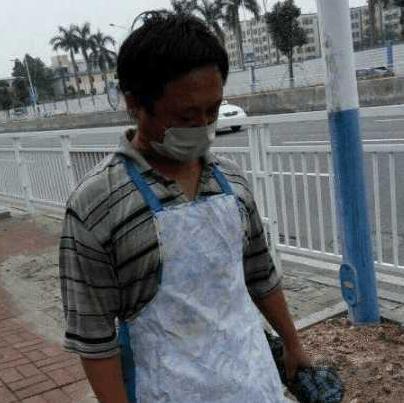 童星▲他是家喻户晓的童星，败光千万家产，如今精神分裂靠捡垃圾为生