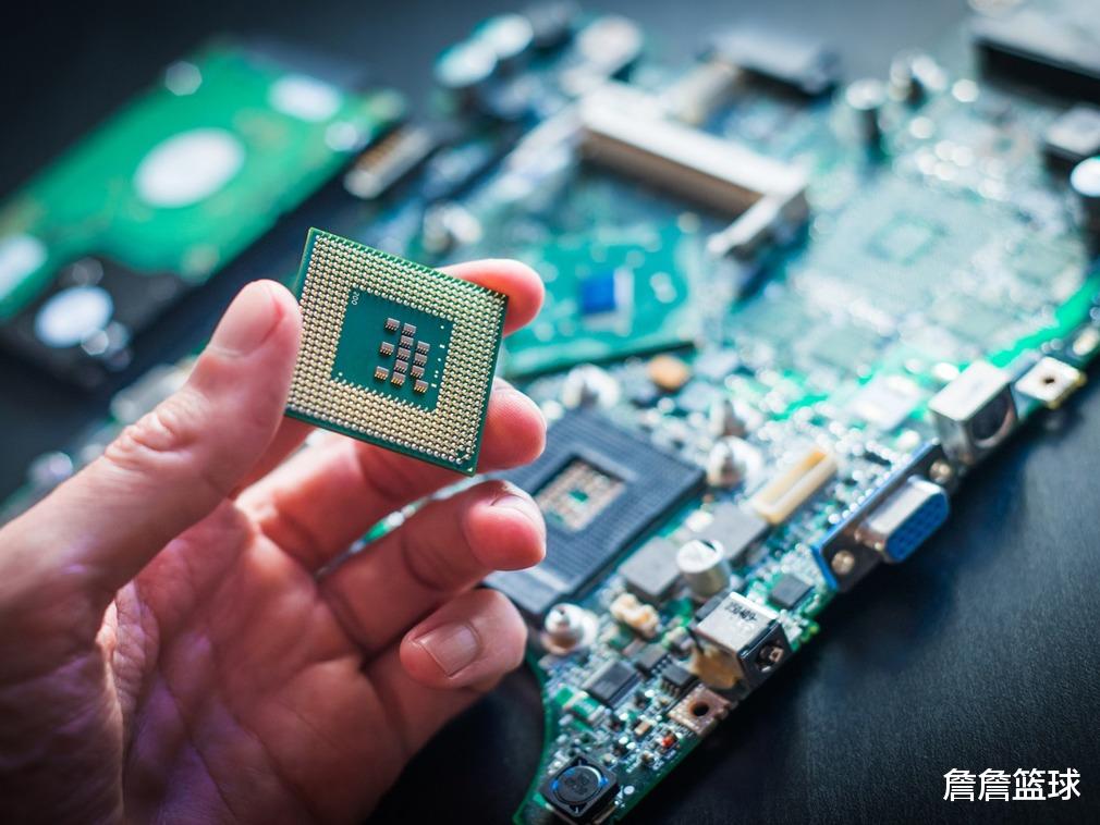 芯片|5台光刻机正式交付，芯片破局指日可待，网友：张召忠说的对！