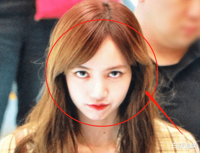 #lisa#Lisa为何一直都是“齐刘海”？当她尝试中分后，似乎明白了点啥