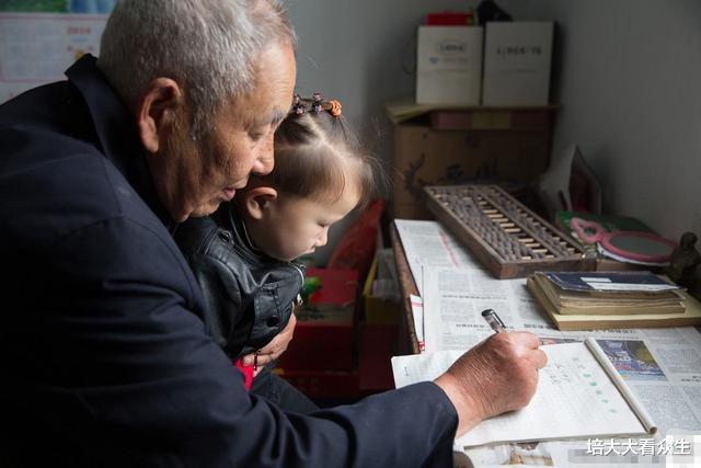 培大大看众生|准岳母小腹微隆惹人注意，准女婿立马撤婚，网友：这波操作真机智