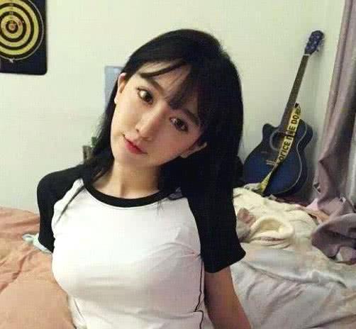 呆妹儿▲呆妹直播因尺度大被封！水友老规矩，截完图后嘲讽：又想蹭热度