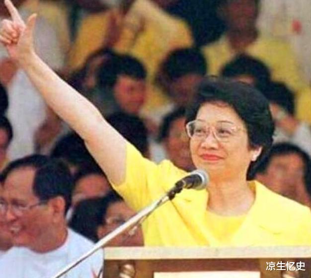 全球首位華裔女總統，上任後趕走國內美軍，稱作為中國後人很自豪-圖5