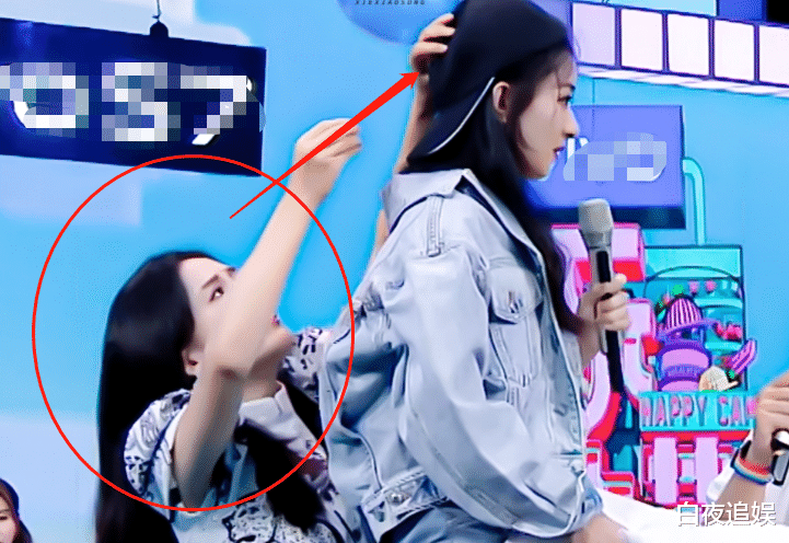 赵丽颖|赵丽颖做客《快本》，摄影师抓拍镜头下，谁留意谢娜看她的眼神？