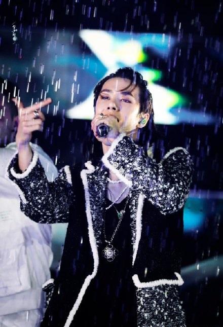 陈飞宇@陈飞宇和罗云熙新剧开拍人气旺，肖战发新歌，不甘心退出历史舞台