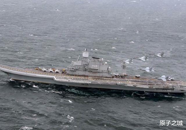 辽宁舰▲美国列出全球最差航母，印度忍不住笑出了声，辽宁舰排名太荒谬