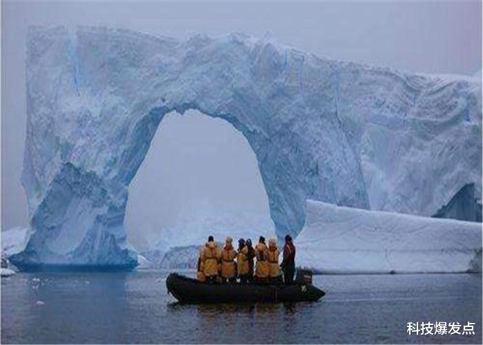 【北极】南北极冰川不断融化，不该出现的东西出现了，人类要重新思考了！