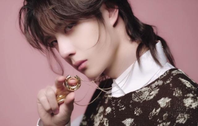 王一博▲高冷话少的王一博，不适合做《天天向上》主持人？网友说太适合了