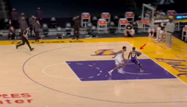 湖人队|德国小摩托！最后4.7秒！小黑百米跑酷+蛇皮走位：你追不上我吧