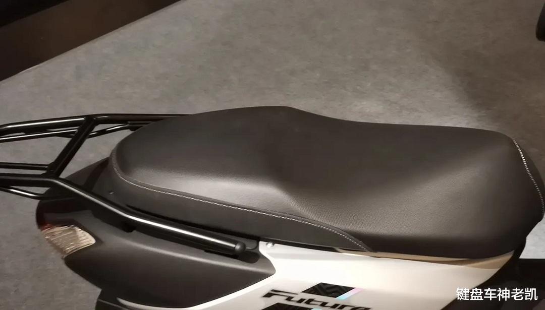 雅馬哈藍芯平臺的第五款踏板，旭鷹125上市，售價7680-7980元-圖5