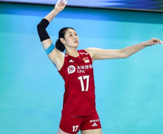 『颜妮』中国女排的最新大合照，颜妮退出国家队基本证实，梅笑寒瘦了很多
