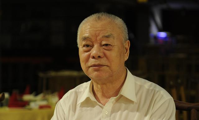 开国元勋|他是毛主席的警卫员，57岁娶了伟人小女儿，相濡以沫30余年