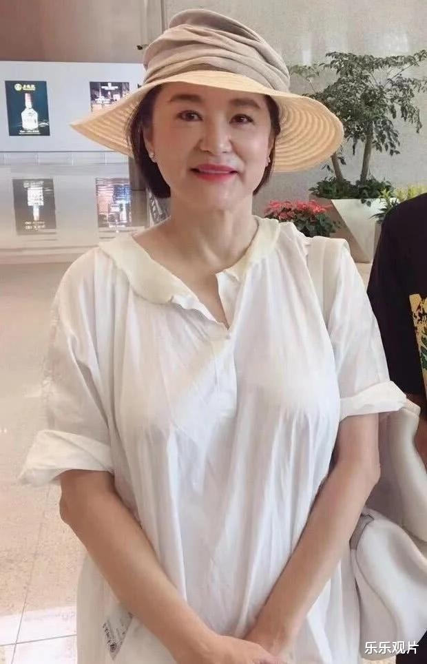林青霞|林青霞晒与琼瑶旧照，两位女神还是那么美，没有老去的痕迹