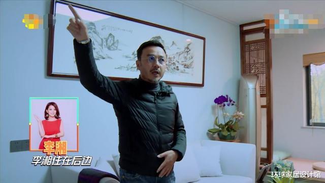『汪涵』汪涵首曝家中字画挂满墙，住房龄20年旧家属区，与何炅家风格迥异