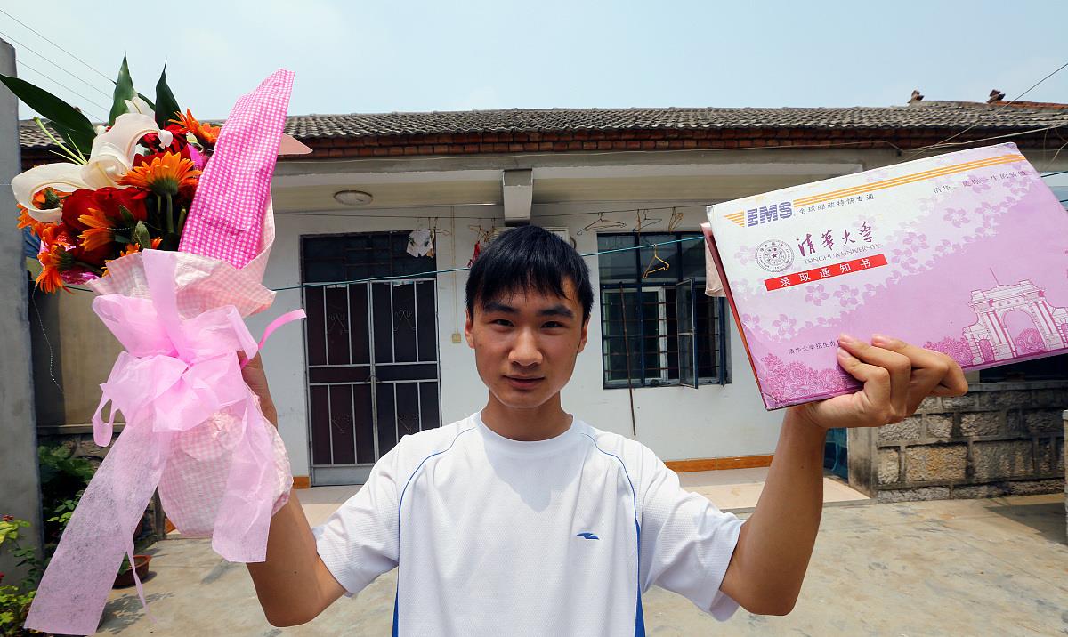 清华大学|收到清华录取通知书后，父子俩起冲突，父亲：败家玩意