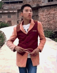 |\看到关灯了，就知道你不是来按脚的，\网友：300应该不够吧？