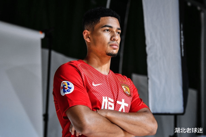 #国足#重磅！华裔边后卫找到了，母亲会粤语，或补国足最弱一环