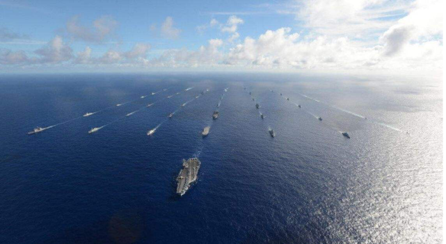 美军|十个国家军舰集结完毕，美军已准备开战？张召忠的一席话让人担忧