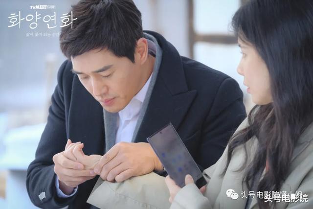 成龙▲9分嫌低？开播第一集，五星刷屏！扒了中年人辛苦伪装的体面