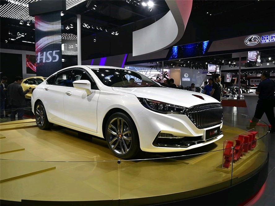 【豪车】专为国人打造的“豪车”！车长近5米，配11个BOSE音响，跌破13万