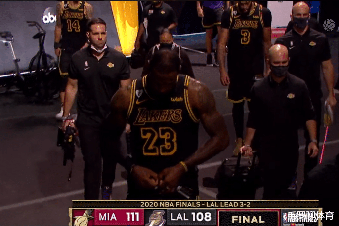 勒布朗·詹姆斯|詹皇关键绝杀又传球,61分超巨评价一言难尽,乔丹科比会这样吗?