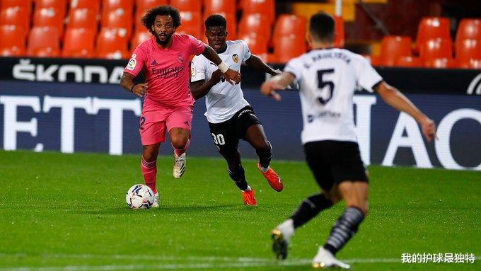 皇家马德里|1-4！皇马遭疯狂逆转！被判3个点球，8千万巨星乌龙，创91年耻辱