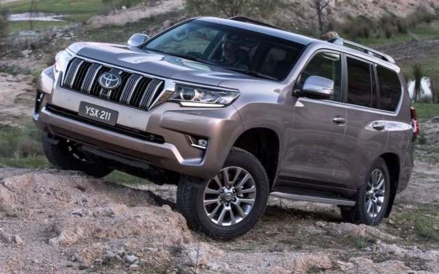 「丰田普拉多」十年时间降价30万，当年比霸道更强的越野车，如今跌至28万