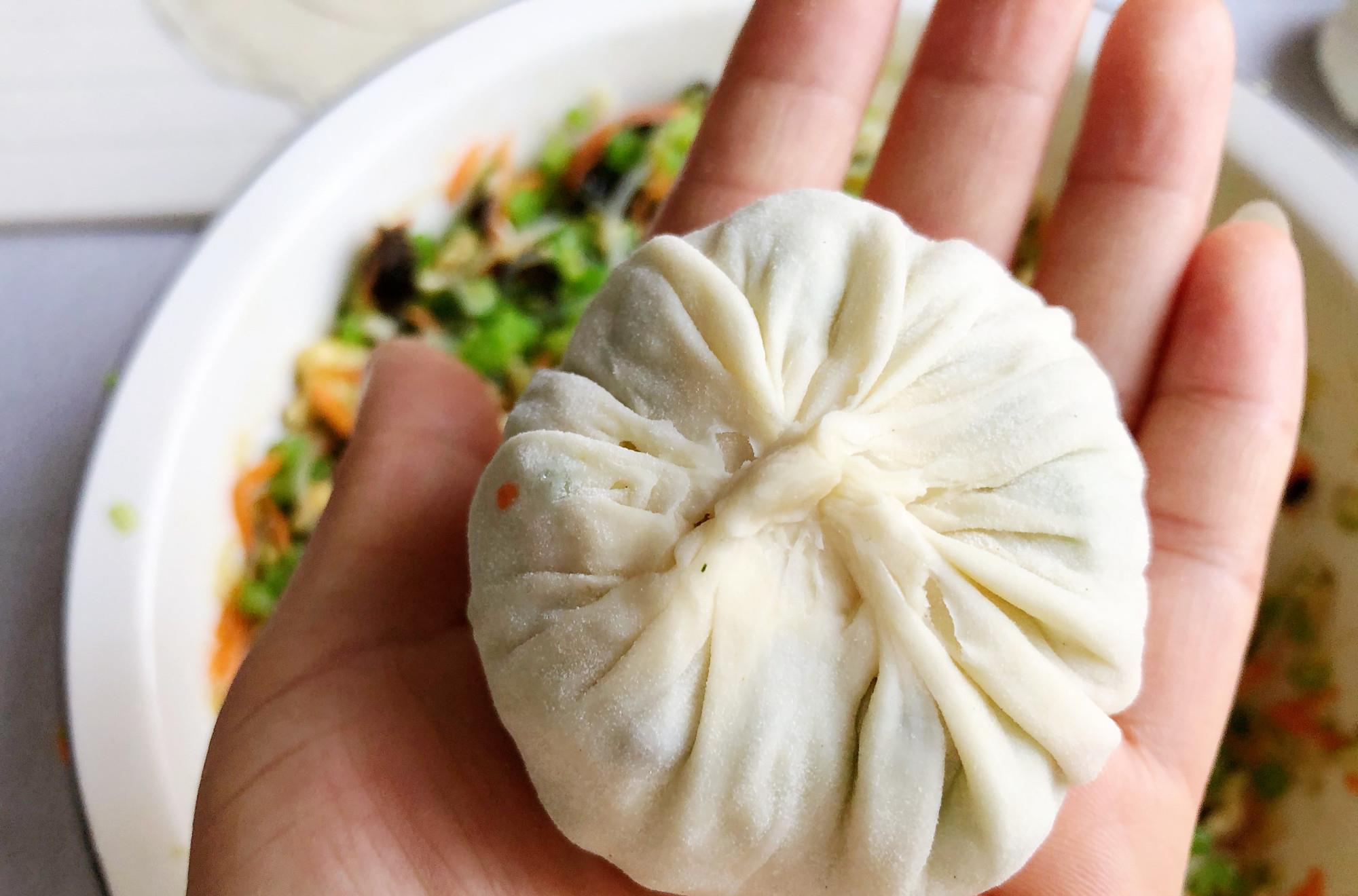 芹菜:早餐,我家迷上了吃它,无需揉面和面,10分钟上桌,皮薄馅大好吃