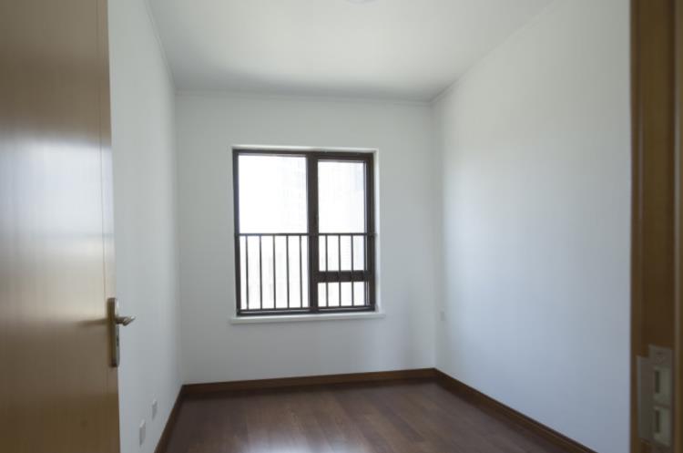 ##刚交钥匙的精装房，128㎡四室两厅，全屋只刷大白墙干净又清爽