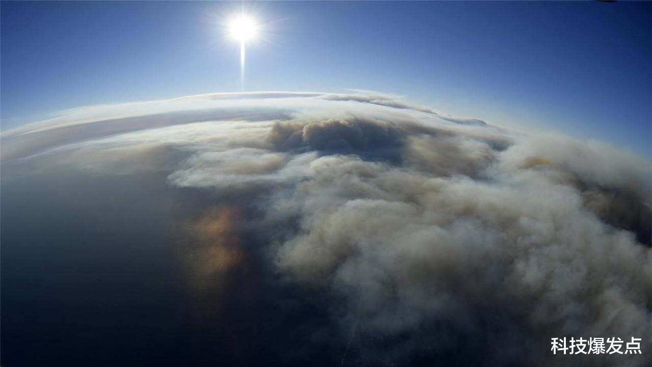 中国卫星|美国上空出现“巨型UFO”，犹如世界末日，难道玛雅预言要成真？