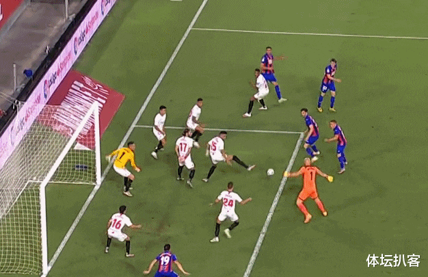 []苦战102分钟！西甲保级大战神奇一幕：前锋扑出对手门将绝平进球！
