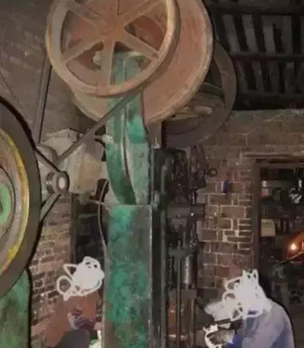 银元▲触目惊心：不少“老银元”就是这样造出来的