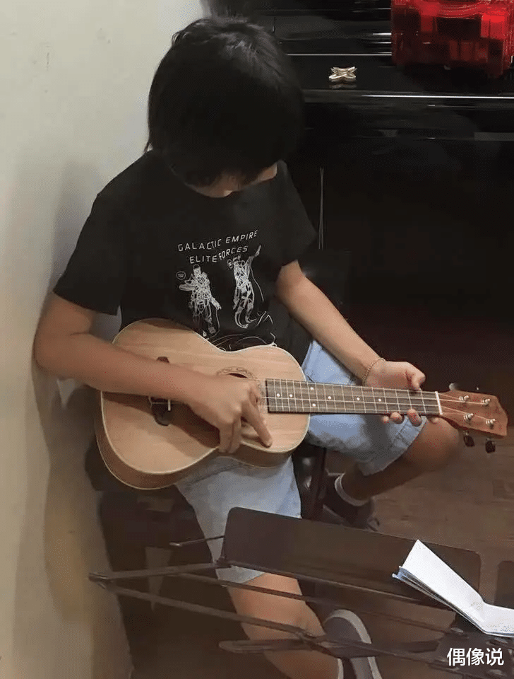 林志颖|林志颖罕见让kimi上节目！10岁kimi卧室又小又挤，壁橱内奖杯抢眼