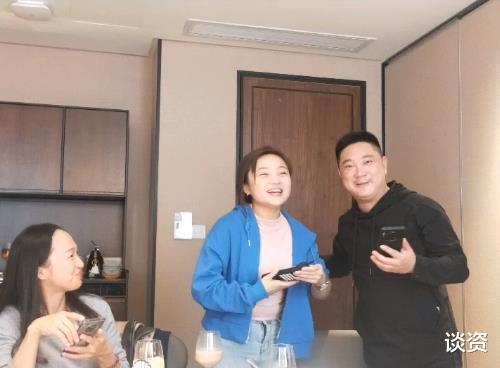 金希澈|21岁林妙可近况曝光，与老师聚餐对唱，发福明显脸颊圆润显富态