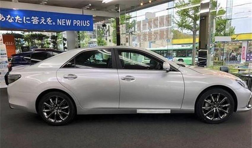 「丰田锐志」再等等！全新一代锐志曝光，比奥迪A6还漂亮10倍，堪称性能王