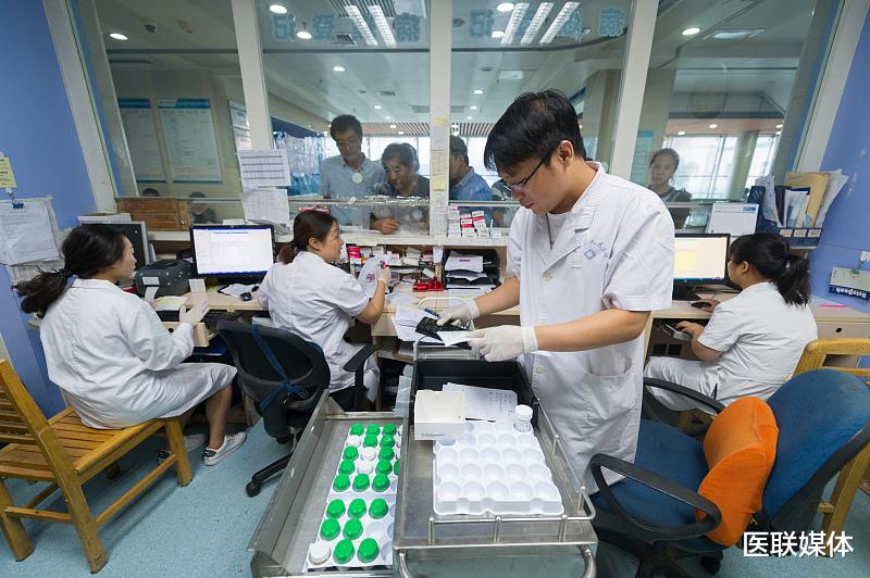 痛风|痛风多是被“拖”出来的，睡前若有这3种表现，需尽早检查